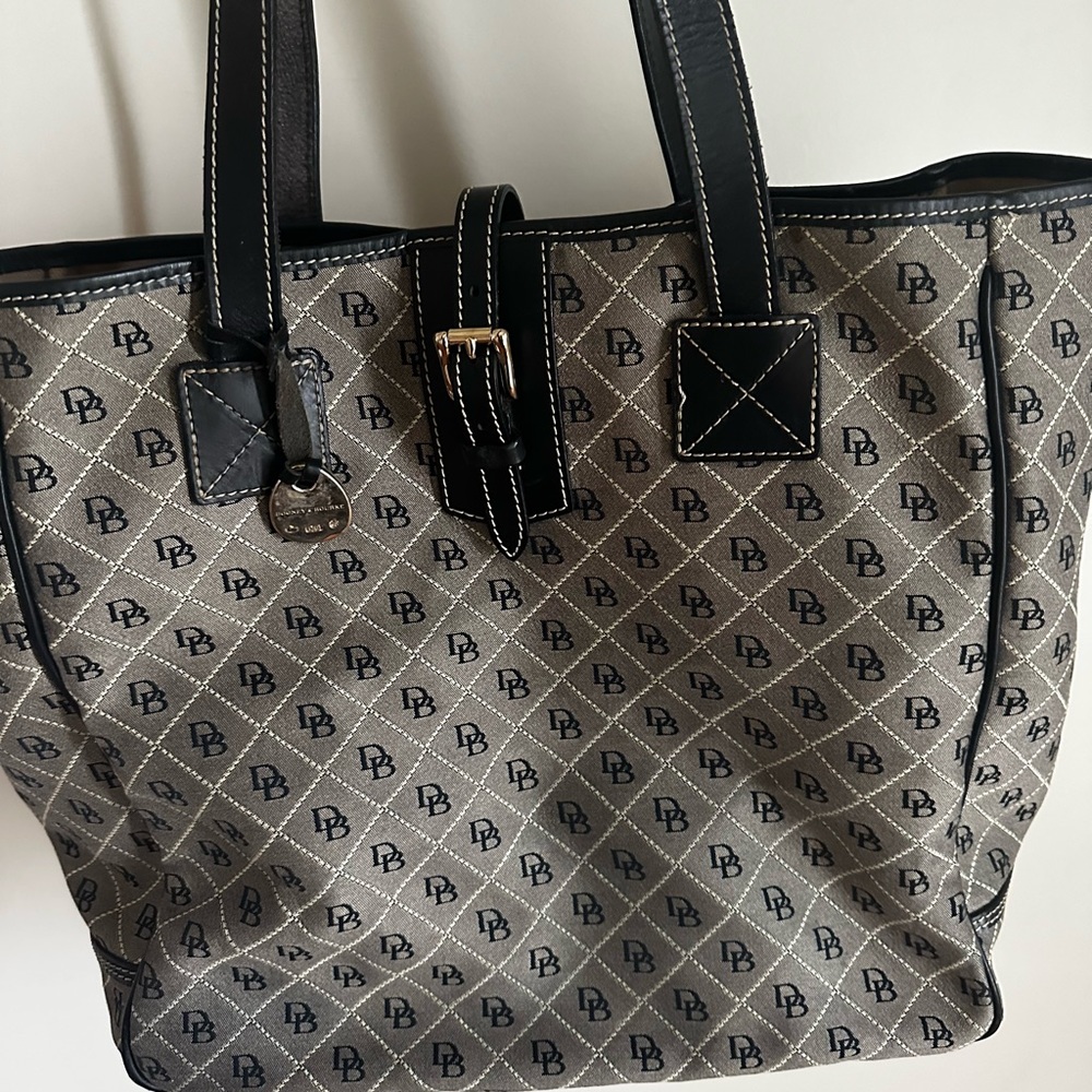 Dooney and Bourke extra large tote bag